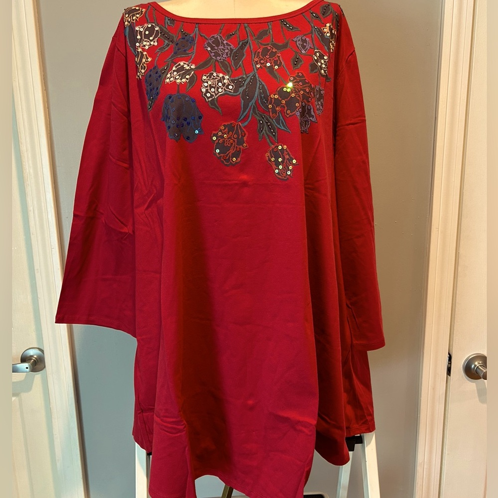 Sequence and roses knit tunic top